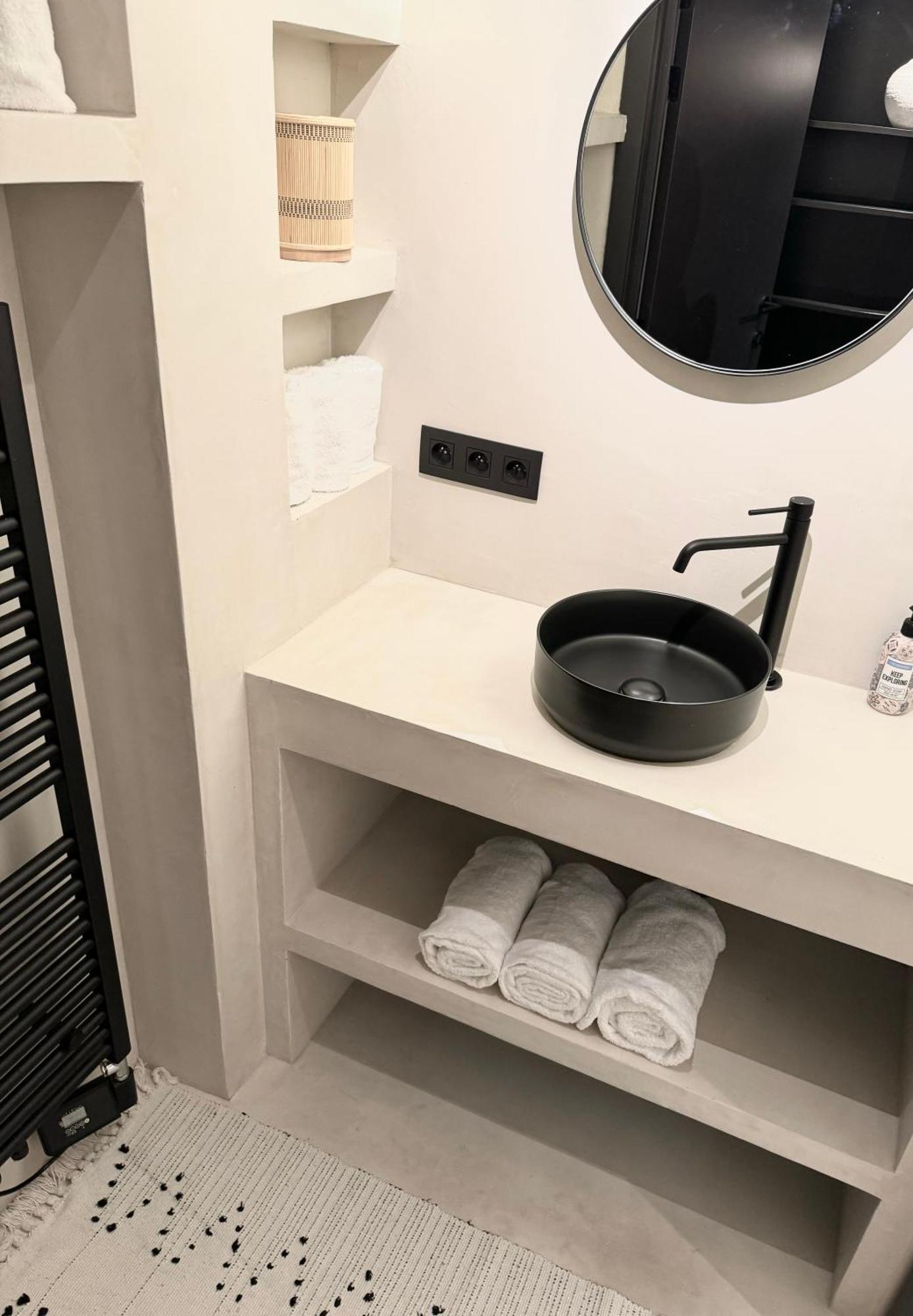 Luxury Apartment With Cosy Garden! Γάνδη Εξωτερικό φωτογραφία