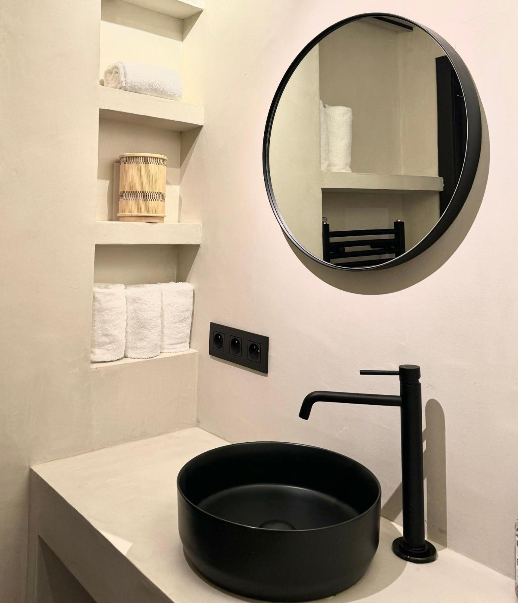 Luxury Apartment With Cosy Garden! Γάνδη Εξωτερικό φωτογραφία