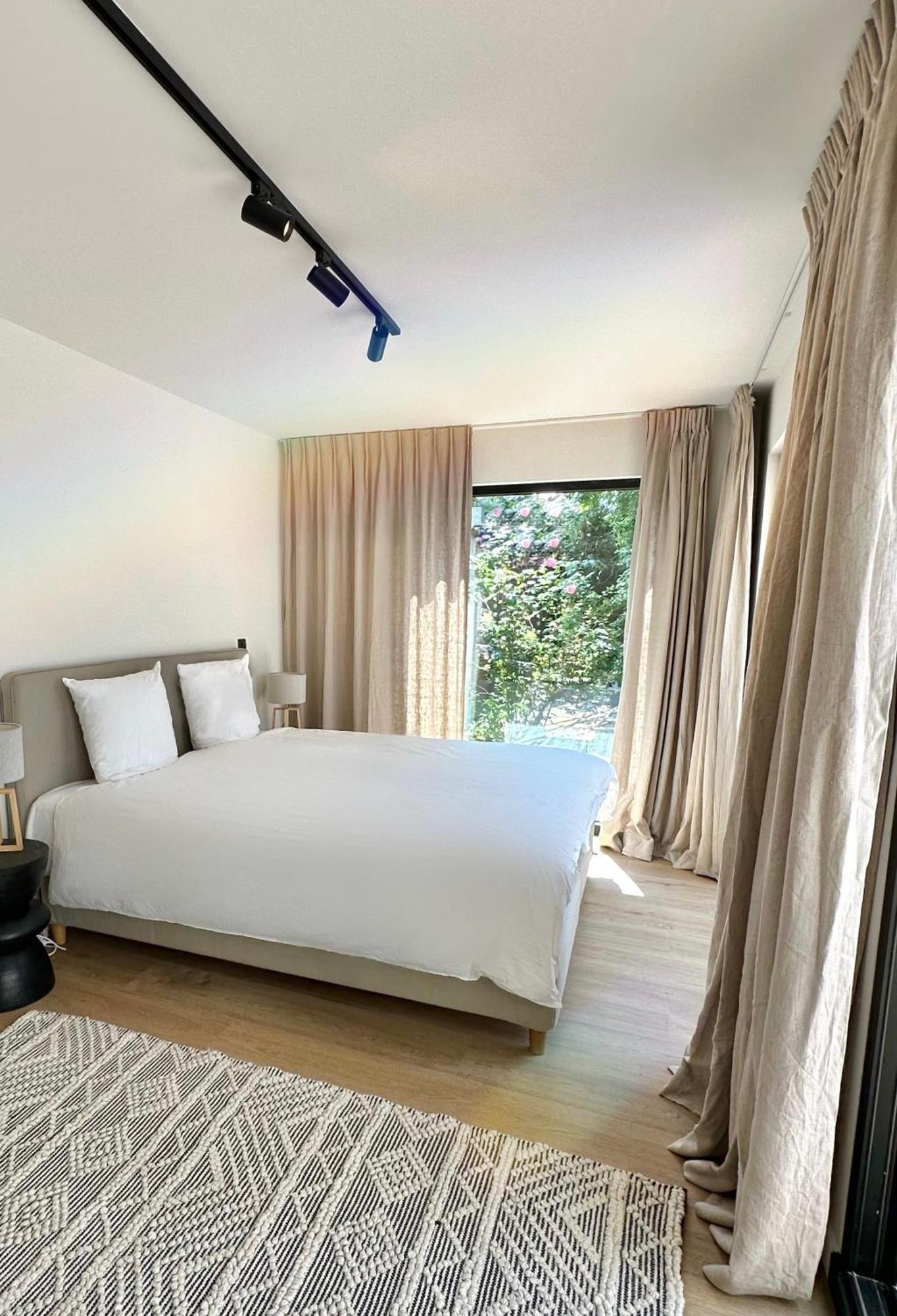 Luxury Apartment With Cosy Garden! Γάνδη Εξωτερικό φωτογραφία